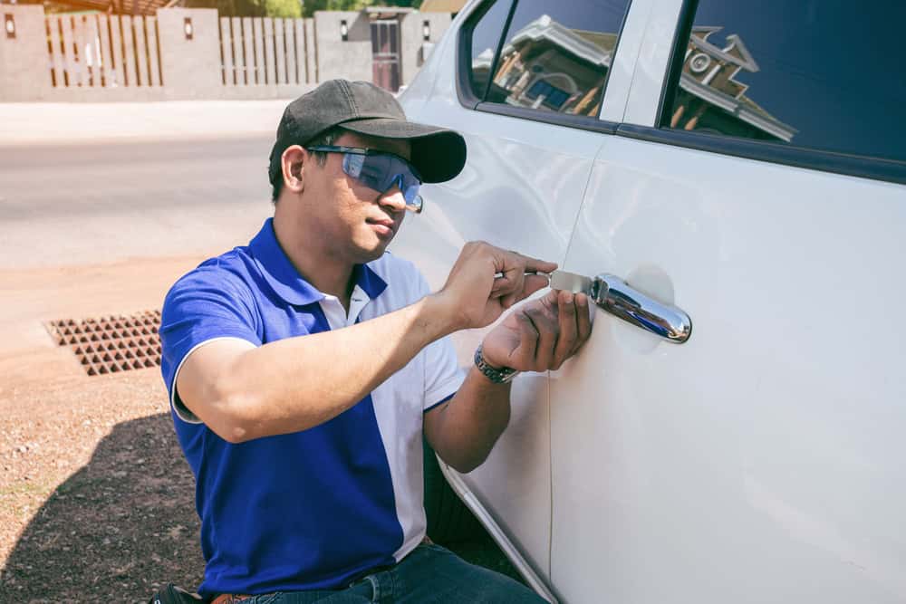 auto locksmithing