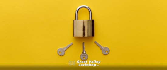 padlock with three key copies